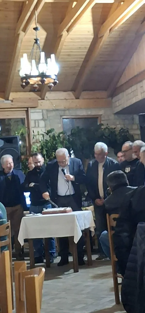 Το Χιονοδρομικό Κέντρο Καλαβρύτων, έκοψε πρωτοχρονιάτικη πίτα με τρία φλουριά ΒΙΝΤΕΟ-ΦΩΤΟ 30 Το Χιονοδρομικό Κέντρο Καλαβρύτων, έκοψε πρωτοχρονιάτικη πίτα με τρία φλουριά ΒΙΝΤΕΟ-ΦΩΤΟ