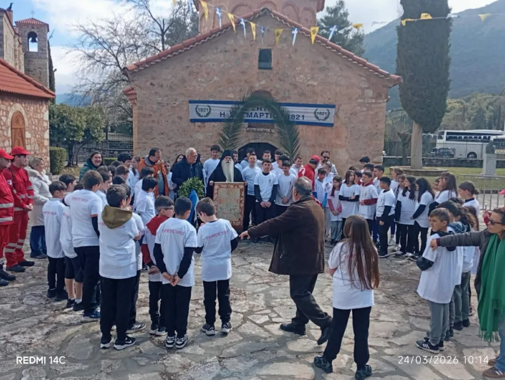 Η «Ελευθερίας Πορεία» από μαθητές των Καλαβρύτων στην Αγία Λαύρα ΦΩΤΟ