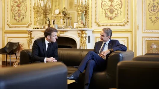 Επικοινωνία Μητσοτάκη - Μακρόν για τη Μέση Ανατολή