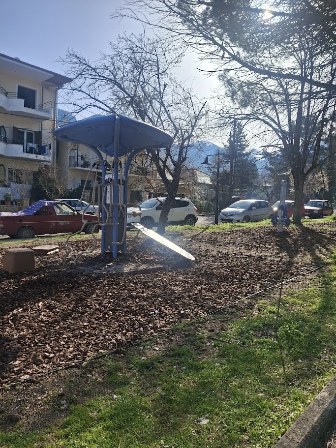 Καλάβρυτα: Φυτικός και αθλητικός εξοπλισμός για αναβάθμιση κοινόχρηστων χώρων ΦΩΤΟ