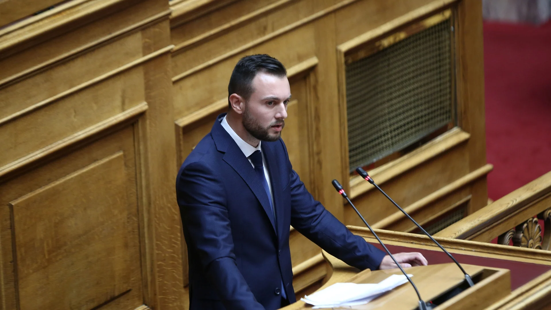 Κωνσταντίνος Φλώρος: Ποινή φυλάκισης 4 ετών για τον ξυλοδαρμό του Βασίλη Γραμμένου στη Βουλή