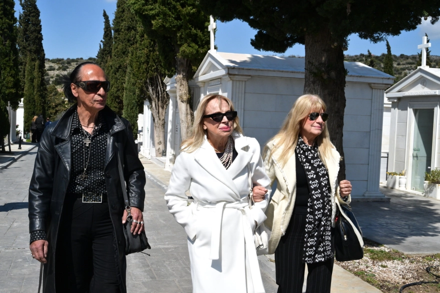 Το τελευταίο χειροκρότημα για τον Γιώργο Μαρίνο ΦΩΤΟ - ΒΙΝΤΕΟ 31 Το τελευταίο χειροκρότημα για τον Γιώργο Μαρίνο ΦΩΤΟ - ΒΙΝΤΕΟ