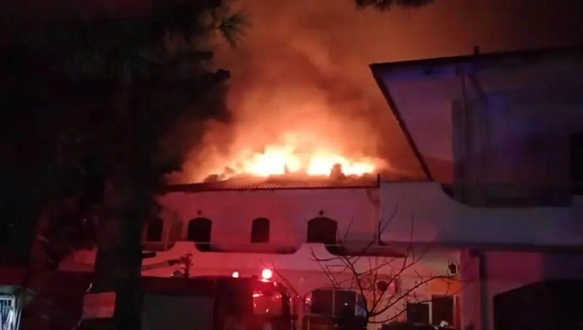 Λαμία: Φωτιά σε κτήριο – Απεγκλωβίστηκαν άτομα ΒΙΝΤΕΟ-ΦΩΤΟ