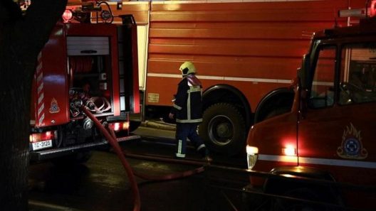 Aπανθρακωμένο πτώμα, φωτιά σε κτίριο στο Μεταξουργείο