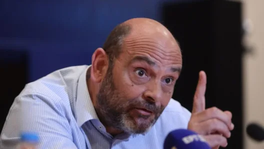 Πάτρα-Απόλλων: Νέα επίθεση Φωτήλα στον Πελετίδη -«Ανικανότητα - Πάνω πανό - Κάτω δυσωδία, ανομία»