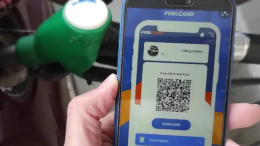 Πώς μοιράζεται το Fuel Pass σε οικογένειες με 2 αυτοκίνητα, πόσο είναι η επιδότηση για δίκυκλα, ποιοι και γιατί χάνουν 10 ευρώ