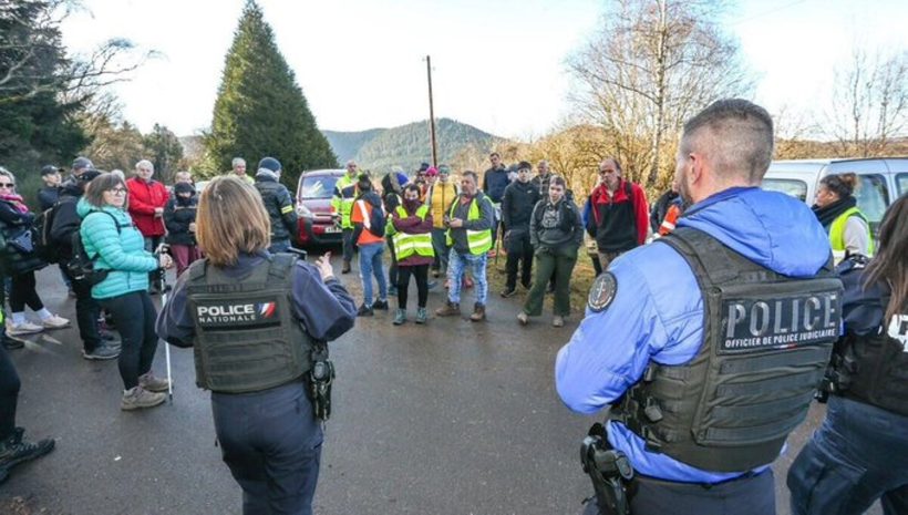 Αδέλφια βασάνιζαν τη μητέρα τους, την έθαψαν σε δάσος