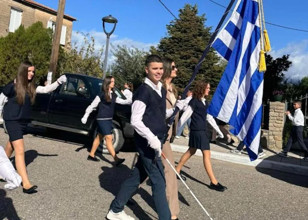 Μεσολόγγι: Ρίγη συγκίνησης για τον τυφλό σημαιοφόρο, στην παρέλαση για την Εξοδο ΦΩΤΟ 30 Μεσολόγγι: Ρίγη συγκίνησης για τον τυφλό σημαιοφόρο, στην παρέλαση για την Εξοδο ΦΩΤΟ