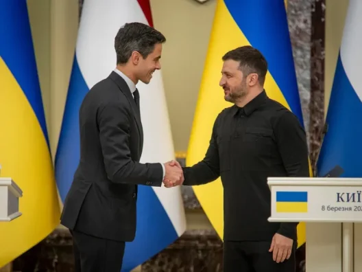 Συμπαραγωγή όπλων συζήτησαν Ζελένσκι - Γέτεν