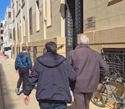 Κατά τη μεταγωγή του στον Ανακριτή Πατρών