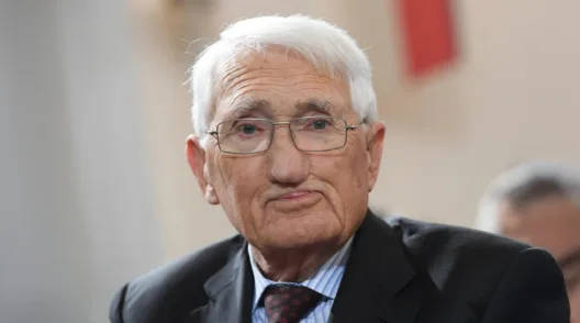 Γιούργκεν Χάμπερμας: Απεβίωσε ένας από τους επιδραστικούς φιλοσόφους όλων των εποχών 25 Γιούργκεν Χάμπερμας: Απεβίωσε ένας από τους επιδραστικούς φιλοσόφους όλων των εποχών