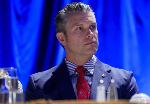 «Η Ρωσία δεν πρέπει να εμπλακεί σε πόλεμο με το Ιράν», λέει ο Χέγκσεθ