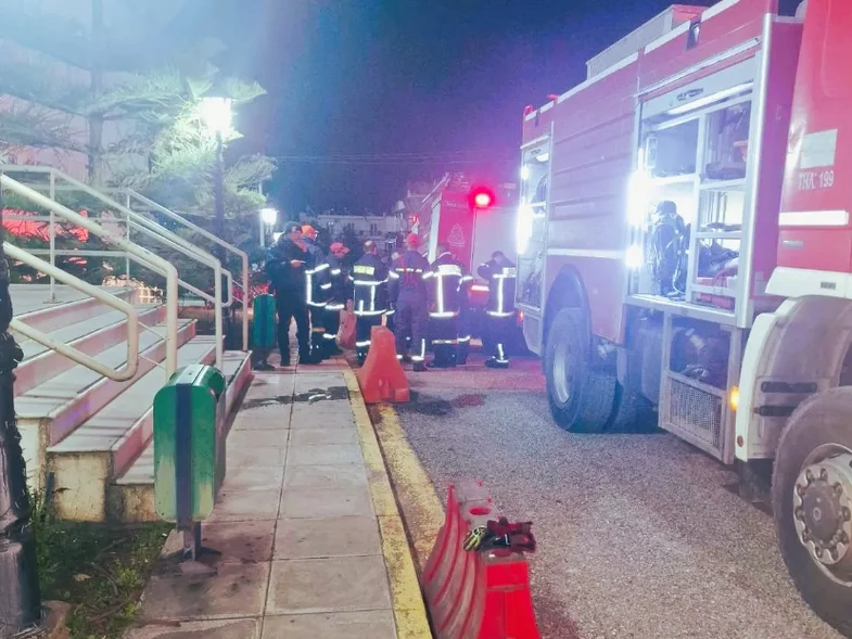 Μεσολόγγι: Συναγερμός στο Νοσοκομείο λόγω φωτιάς - Μεταφορά ασθενών ΦΩΤΟ