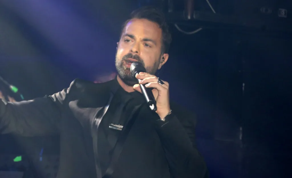 Θαμώνας ξυλοκόπησε τον Ηλία Βρεττό για μια...παραγγελιά!