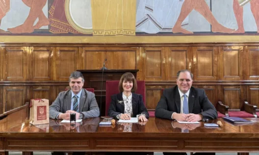 Πάτρα: Μνημόνιο συνεργασίας της ΑΑΔΕ με το ΕΑΠ για εκπαίδευση και έρευνα στο Δημόσιο