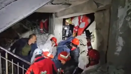 Μέση Ανατολή: Αεροπορικός βομβαρδισμός ισοπέδωσε κτήρια στο Ιράν - ΗΠΑ και Ισραήλ δείχνουν τα δόντια τους!