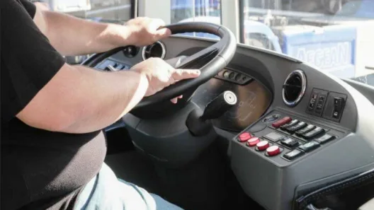 Πάτρα: Εντοπίστηκε να οδηγά λεωφορείο με επιβάτες...παρανόμως