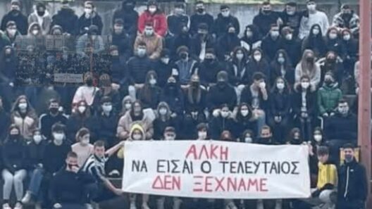 Καλαμαριά: Με πανό για τον Άλκη Καμπανό ο 20χρονος που δολοφονήθηκε ΦΩΤΟ