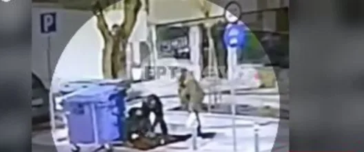 Βίντεο με τον 20χρονο να καταρρέει στον δρόμο μετά από μαχαίρωμα στην Καλαμαριά