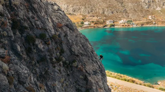 Αναρριχητής νεκρός στην Κάλυμνο, έπεσε από ύψους 10 μέτρων