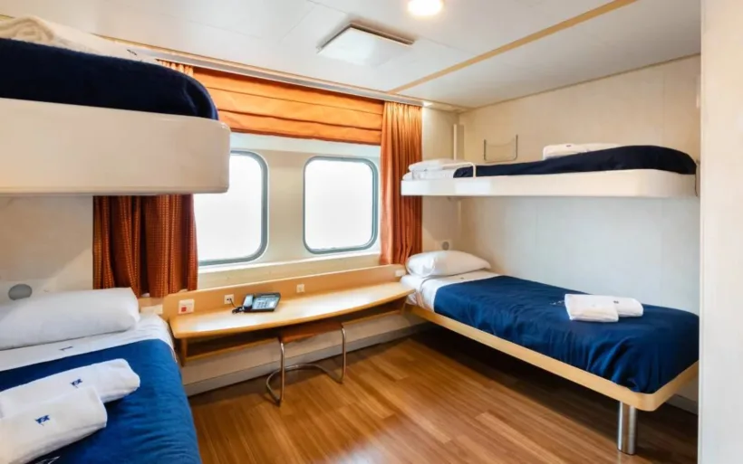 Κρήτη: Συναγερμός κατά τη διάρκεια σχολικής εκδρομής - Άνδρας εισέβαλε γυμνός σε καμπίνα μαθητριών ΒΙΝΤΕΟ