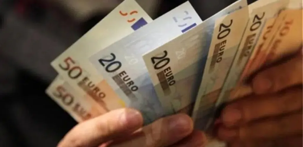 Τι σημαίνει στην πράξη η νέα αύξηση του κατώτατου μισθού