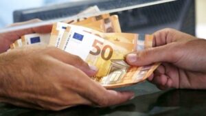 ΕΦΚΑ και ΔΥΠΑ: Ποιοι δικαιούχοι πάνε ταμείο από 1η Ιουνίου