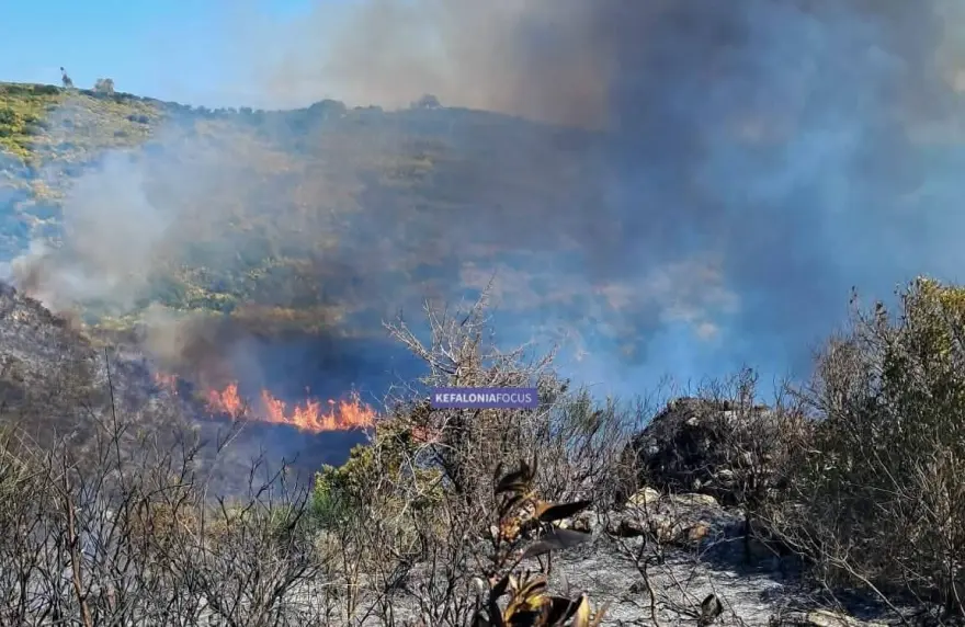 Κεφαλονιά: Υπό μερικό έλεγχο η φωτιά στα Μαυράτα ΦΩΤΟ - ΒΙΝΤΕΟ