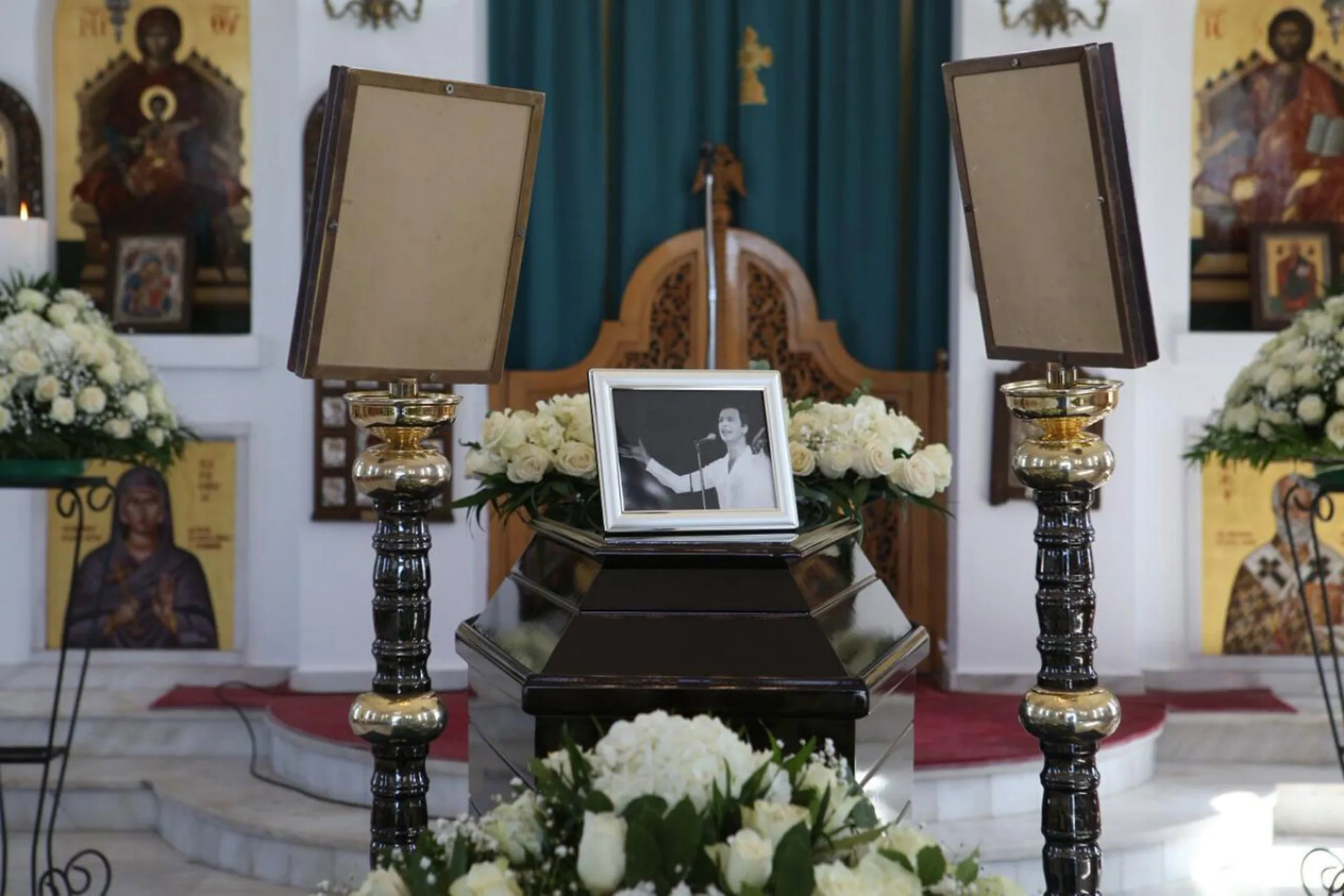 Το τελευταίο χειροκρότημα για τον Γιώργο Μαρίνο ΦΩΤΟ - ΒΙΝΤΕΟ 4 Το τελευταίο χειροκρότημα για τον Γιώργο Μαρίνο ΦΩΤΟ - ΒΙΝΤΕΟ