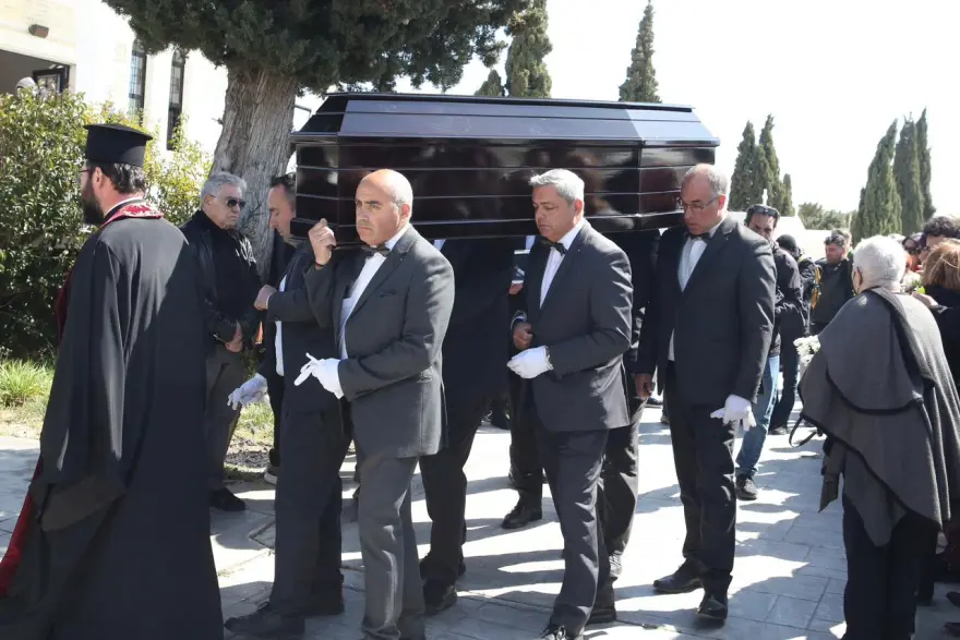 Το τελευταίο χειροκρότημα για τον Γιώργο Μαρίνο ΦΩΤΟ - ΒΙΝΤΕΟ 29 Το τελευταίο χειροκρότημα για τον Γιώργο Μαρίνο ΦΩΤΟ - ΒΙΝΤΕΟ