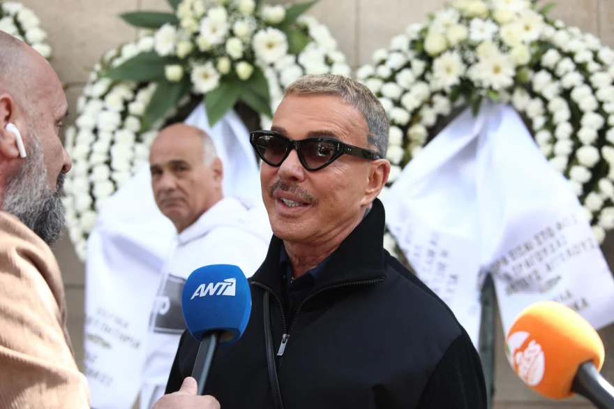 H Ελλάδα αποχαιρέτησε τη Μαρινέλλα - Οι επώνυμοι που παρευρέθηκαν στο «τελευταίο αντίο» ΦΩΤΟ