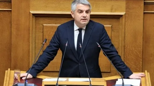 Τα «ευχαριστώ» και οι αιχμές Κωνσταντινόπουλου στην τελευταία του ομιλία στη Βουλή