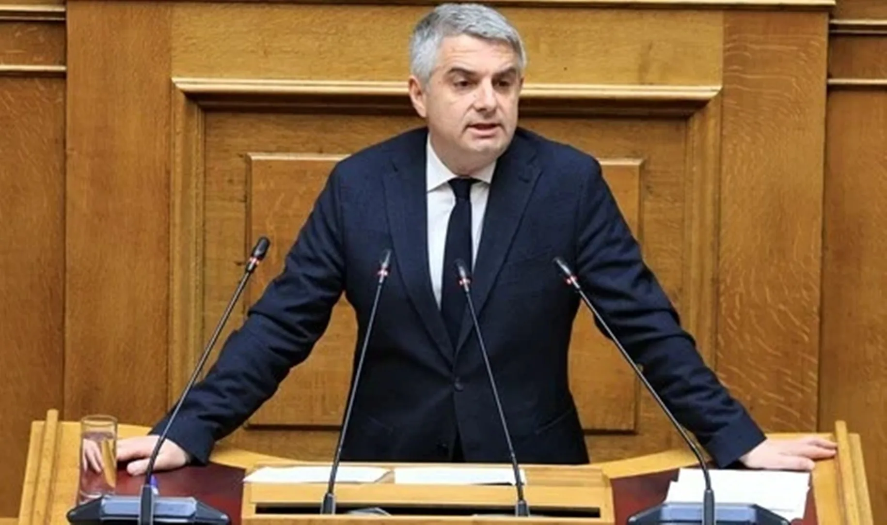 Τα «ευχαριστώ» και οι αιχμές Κωνσταντινόπουλου στην τελευταία του ομιλία στη Βουλή