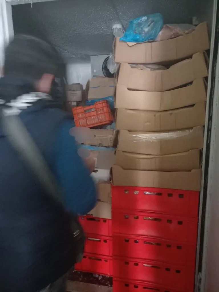 Πειραιάς: Κατάσχεση 3,5 τόνων ακατάλληλων κρεάτων και αλιευματών, αρνήθηκε τον έλεγχο επιχειρηματίας, προμήθευε και νοσοκομεία ΦΩΤΟ