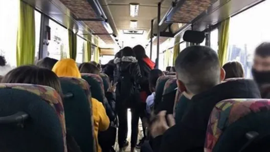 Αχαΐα: Οδηγός λεωφορείου με μαθητές, κατέβασε ανήλικη ...στη μέση του δρόμου - Μιλά η μητέρα