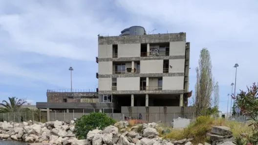 Πάτρα: Ηχηρό «όχι» των Αρχιτεκτόνων στην κατεδάφιση του Κτιρίου Λιμένος