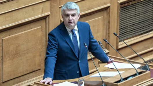 Ο Οδυσσέας Κωνσταντινόπουλος παραιτείται από βουλευτής μετά τη διαγραφή του - Παραδίδει την έδρα στο ΠΑΣΟΚ