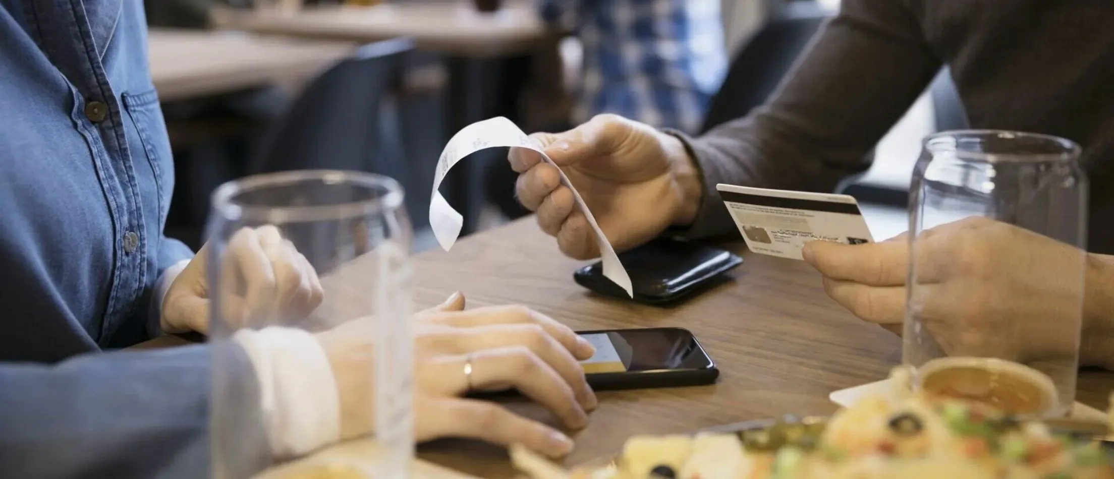 Πάτρα: Επέμβαση της Αστυνομίας σε εστιατόριο για τον….λογαριασμό