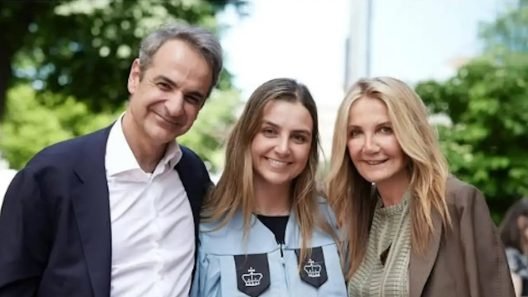 Ο Κυριάκος και η Μαρέβα Μητσοτάκη με την κόρη τους Σοφία