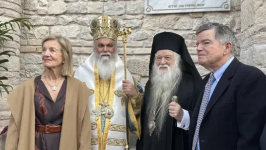 Αίγιο: Επίτιμοι δημότες το ζεύγος Μαρτίνου