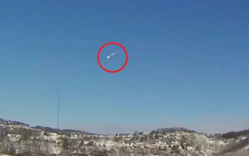 ΒΙΝΤΕΟ με μετεωρίτη 7 τόνων να διασχίζει τον ουρανό με 72.000 χλμ/ώρα