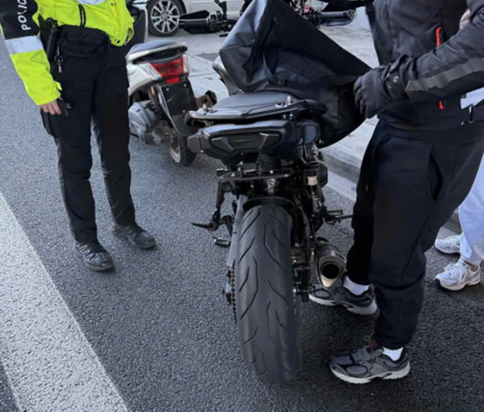 Πάτρα: Οδηγούσε μοτοσικλέτα χωρίς άδεια και πινακίδες κυκλοφοριας