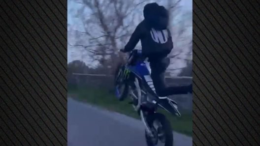 Στιγμιότυπο από ανάρτηση του συλληφθέντα μοτοσικλετιστή