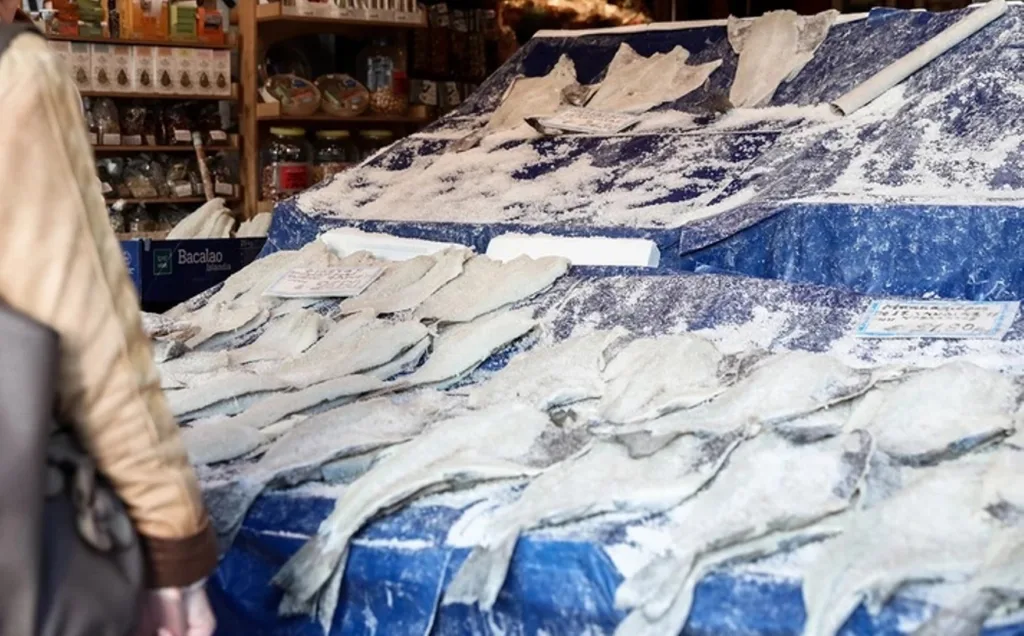 «Αλμυρός» ο μπακαλιάρος, πόσο πωλείται ενόψει 25ης Μαρτίου