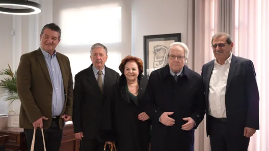 Πάτρα: Επίσκεψη του Γ. Μπαμπινιώτη στο Δημαρχείο - Συνάντηση με Πελετίδη