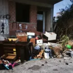 Πάτρα: «Χωματερές» κάτω από μπαλκόνια ΦΩΤΟ