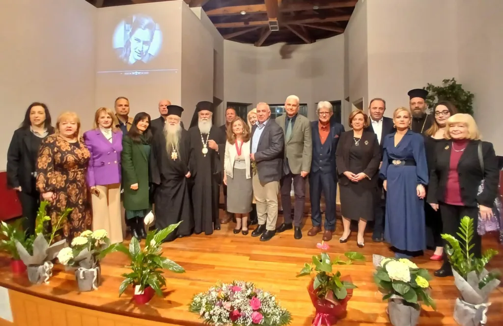 Η Βάνα Μπεντεβή τιμήθηκε με τον Χρυσούν Σταυρόν της Ιεράς Μητροπόλεως, στο Αίγιο: ΦΩΤΟ 25 Η Βάνα Μπεντεβή τιμήθηκε με τον Χρυσούν Σταυρόν της Ιεράς Μητροπόλεως, στο Αίγιο: ΦΩΤΟ