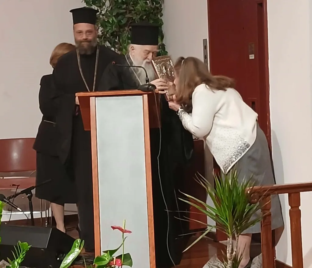 Η Βάνα Μπεντεβή τιμήθηκε με τον Χρυσούν Σταυρόν της Ιεράς Μητροπόλεως, στο Αίγιο: ΦΩΤΟ 27 Η Βάνα Μπεντεβή τιμήθηκε με τον Χρυσούν Σταυρόν της Ιεράς Μητροπόλεως, στο Αίγιο: ΦΩΤΟ