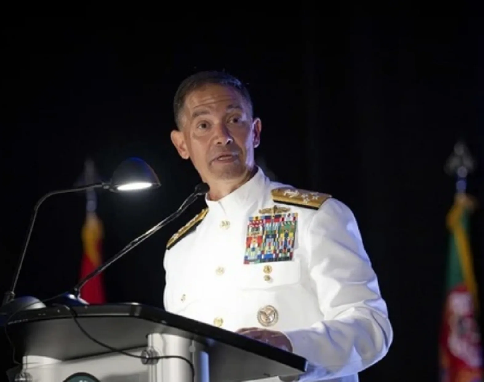 ΗΠΑ: Ο ναύαρχος που «άδειασε» το Πεντάγωνο στα πυρομαχικά διασποράς