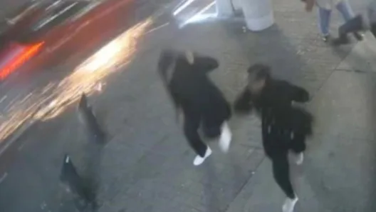 Αυτοκίνητο πέφτει πάνω σε πολίτες στη Νέα Υόρκη, ένας νεκρός ΒΙΝΤΕΟ